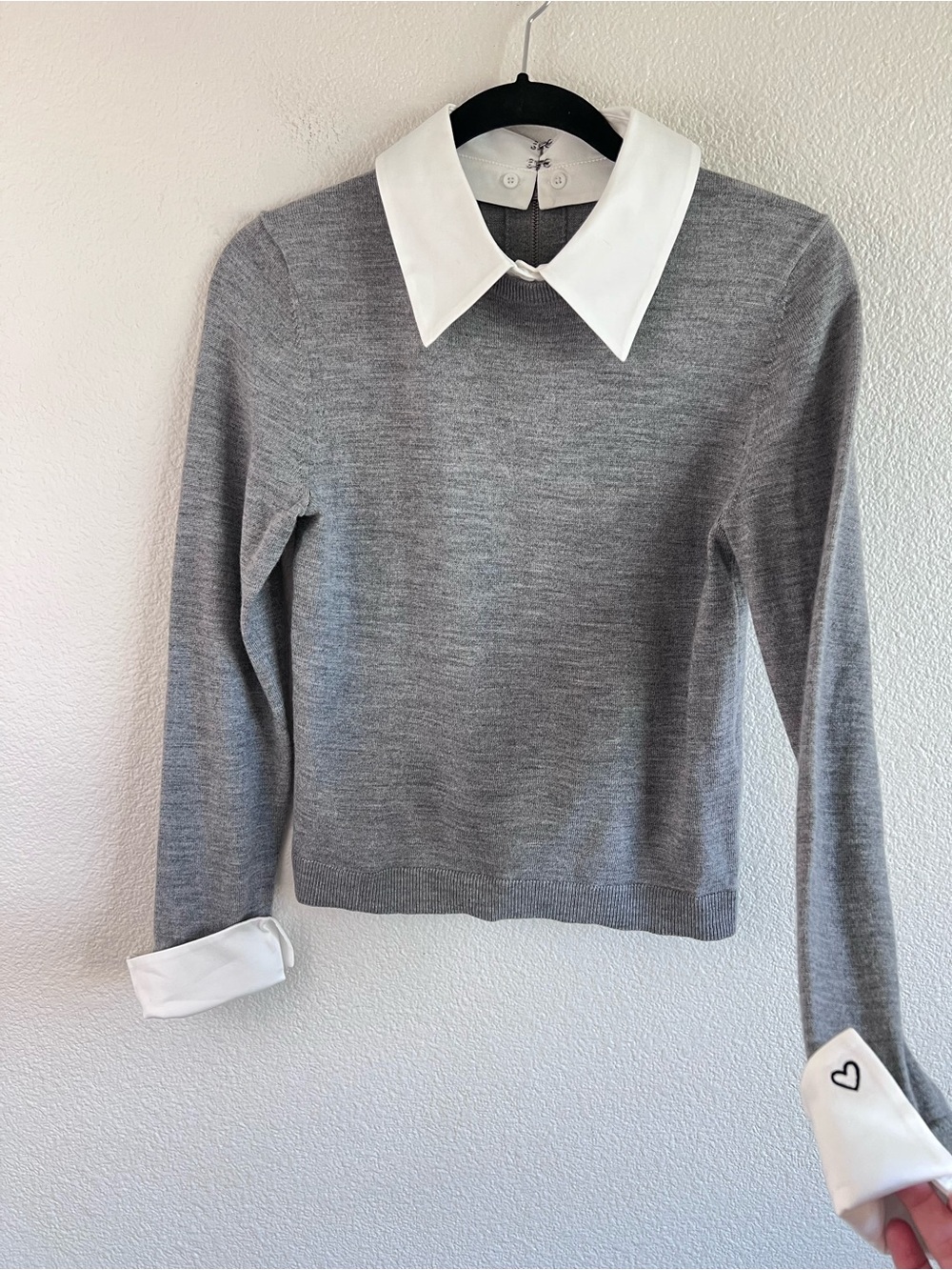 Alice and Olivia Women's Porla Collared Wool Sweater Grey Embroidered Heart - Picture 3 of 13